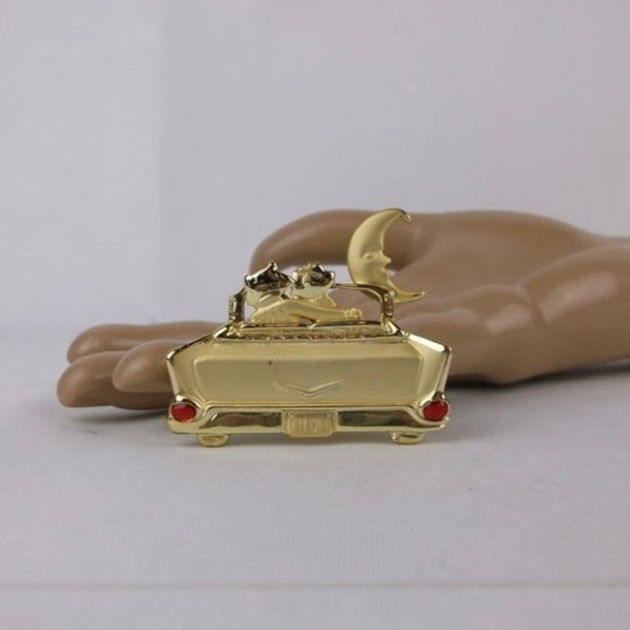 Vintage Enameled Cruising Car Cat Brooch - Picture 2 of 3